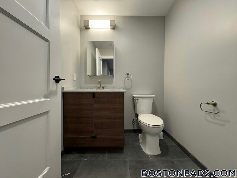 Building Photo - 100 Hemenway St