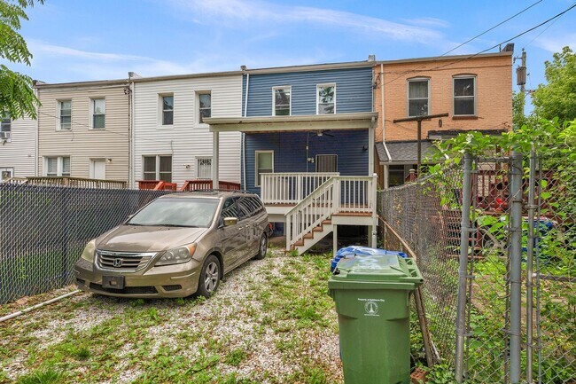 Building Photo - 3003 W Garrison Ave