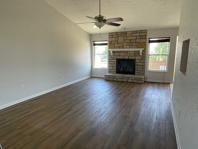 Building Photo - 5022 Dayflower Dr