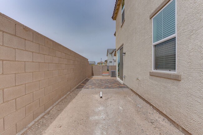 Building Photo - SPACIOUS 4BEDROOM 3BATH HOME IN INSPIRADA