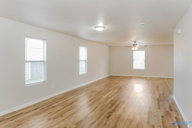 Building Photo - 215 Farmington Dr