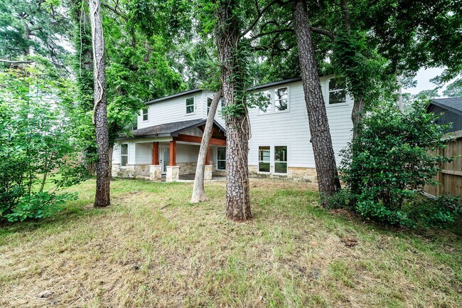 Building Photo - 10038 Westview Dr