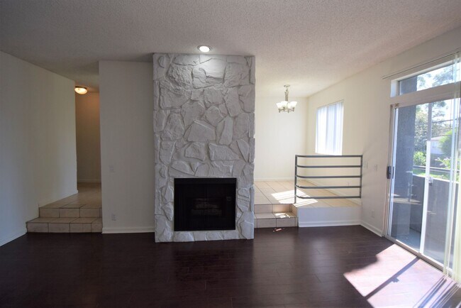 Building Photo - 11315 Moorpark St