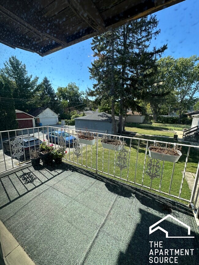 Building Photo - 1639 Oakwood Ave