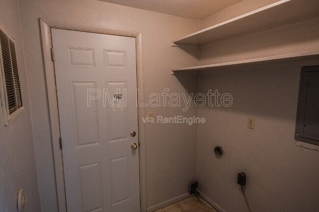 Building Photo - 442 Lamplighter Ln