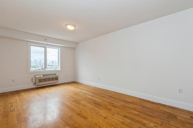 Building Photo - 125 43rd St