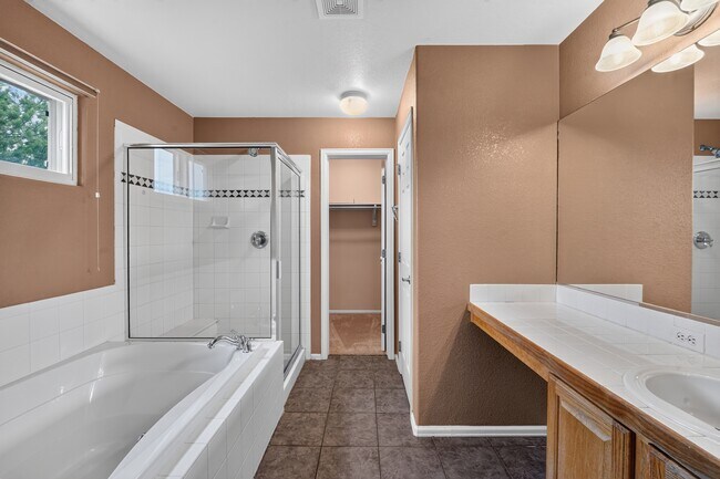 Building Photo - 20600 E Dartmouth Dr