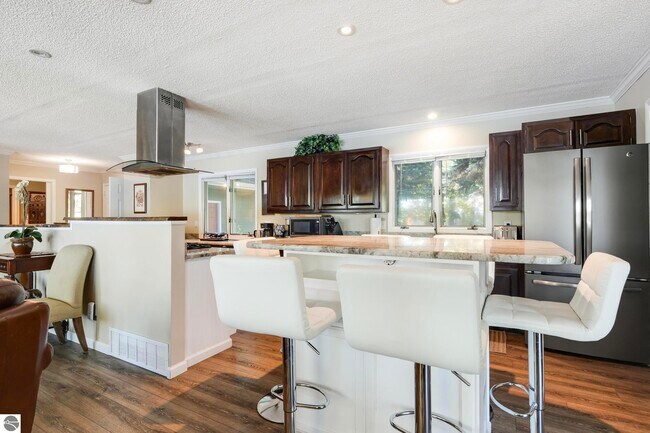 Building Photo - 5521 Silver Sunrise Trail