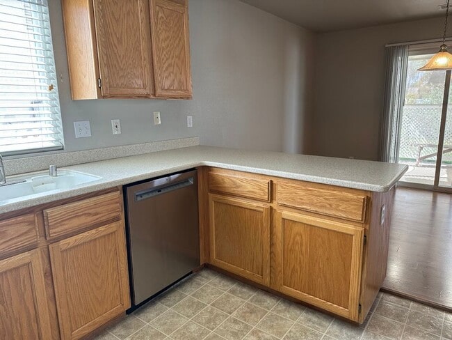 Building Photo - Well maintained home in desirable Ravenwood, Anderson subdivision