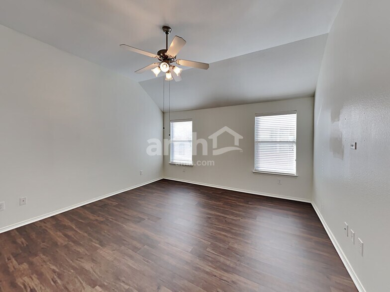 Building Photo - 448 Paddle Dr