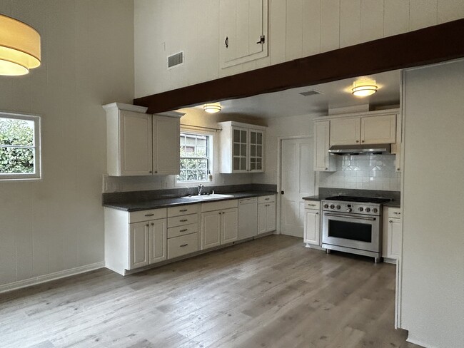 Building Photo - 6629 Sunnyslope Ave