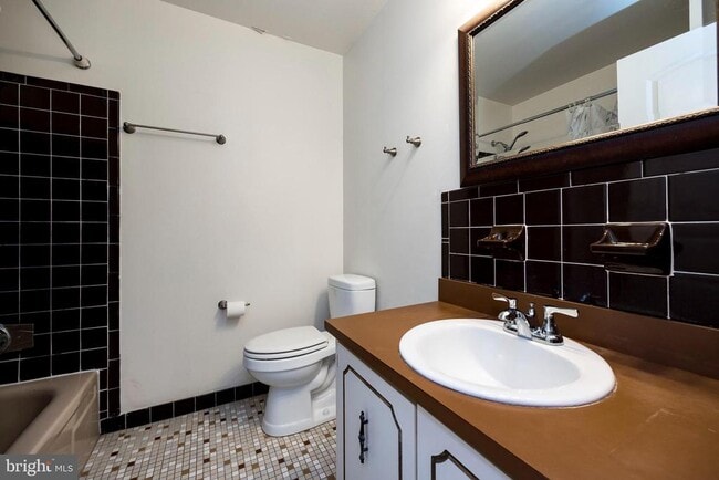 Building Photo - 126 Lampeter Ct