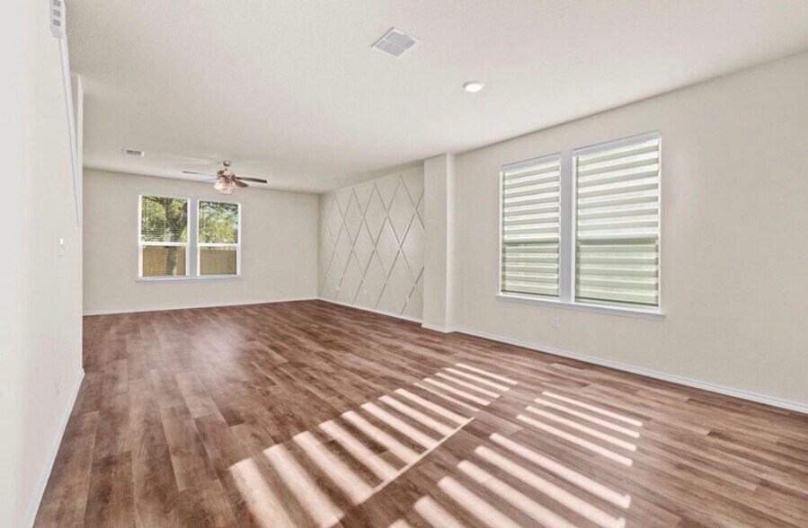 Building Photo - 13011 Sendero Roble