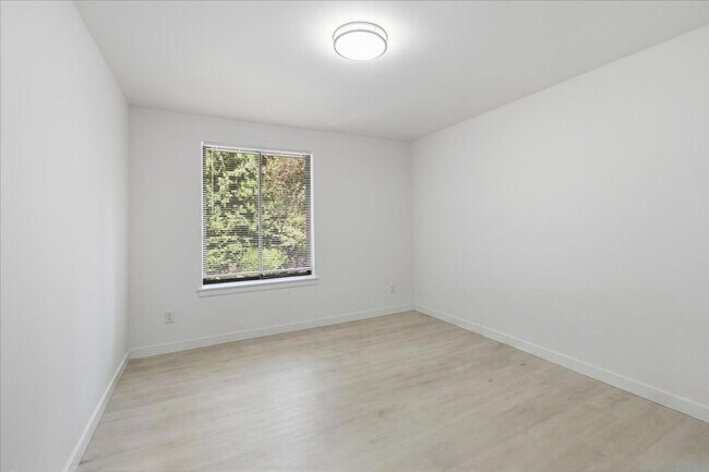 Building Photo - 4bd/2.25ba Kirkland Home