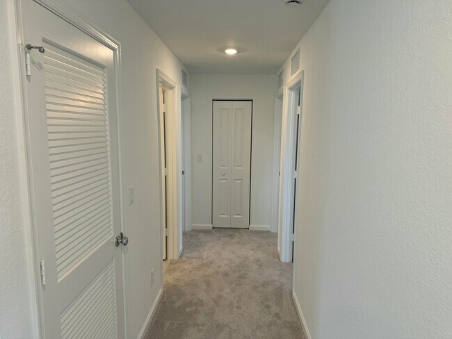 Building Photo - 664 Carlyle Wy