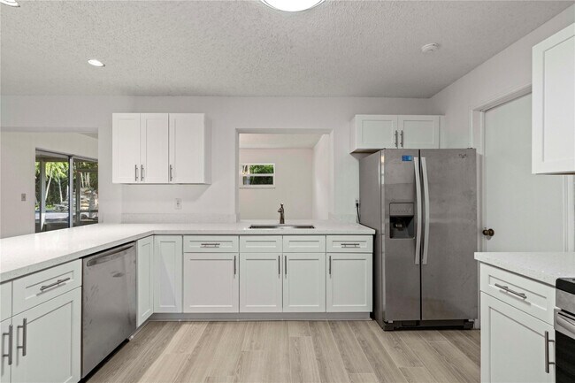 Building Photo - 16900 SW 62nd St