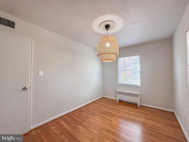 Building Photo - 226 Guthrie Ave