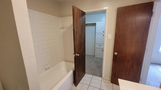 Building Photo - 1107 80th St