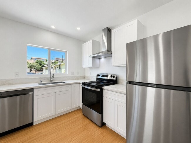 Building Photo - 446 Camulos St