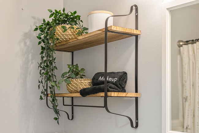 Building Photo - 145 Isabel Ave