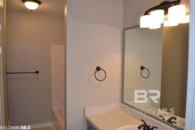 Building Photo - 706 Crystal Wells Ct N