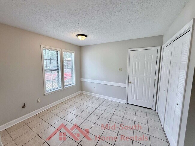 Building Photo - 4505 Villagreen Dr