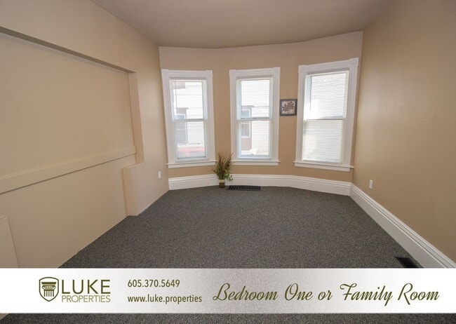 Building Photo - 203 S Summit Ave