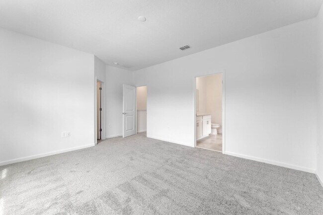 Building Photo - Modern Open-Concept Home with Designer Finishes and Community Amenities.