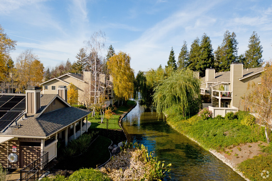 Aerial Lake View - Amador Lakes Apartments