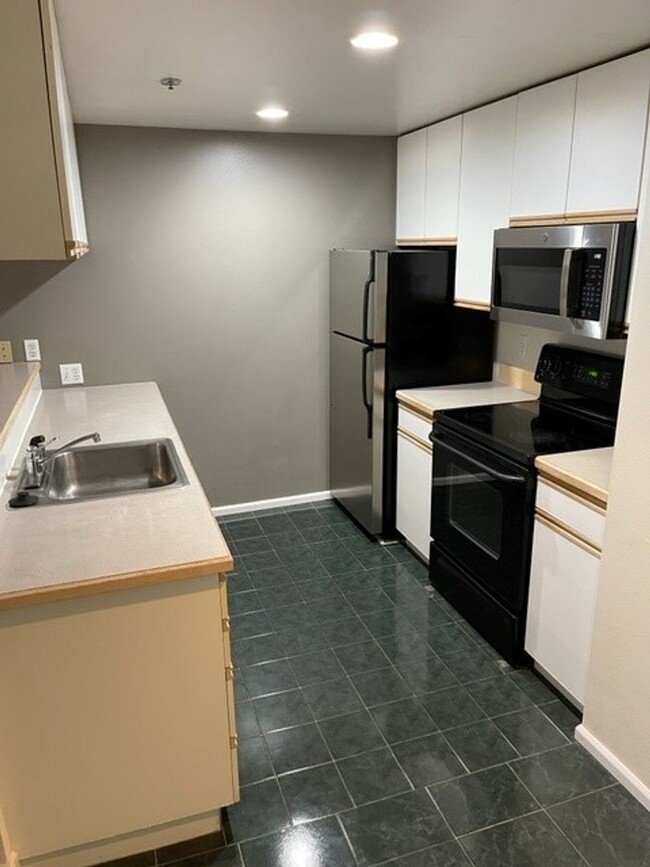 Building Photo - Upscale 1bd 1bath in Heart of Beltown With...