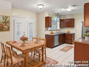 Building Photo - 317 Sunrose Ln