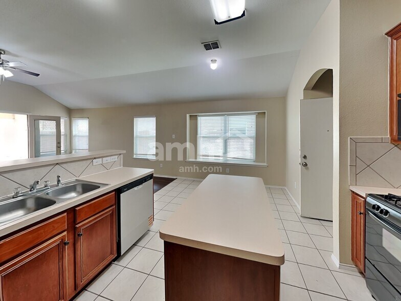 Building Photo - 9056 Weller Ln