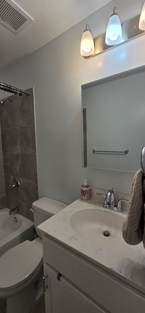 Building Photo - Convenience Meets Charm in This Frederick Gem!