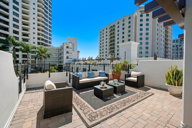 Building Photo - 700 W Harbor Dr