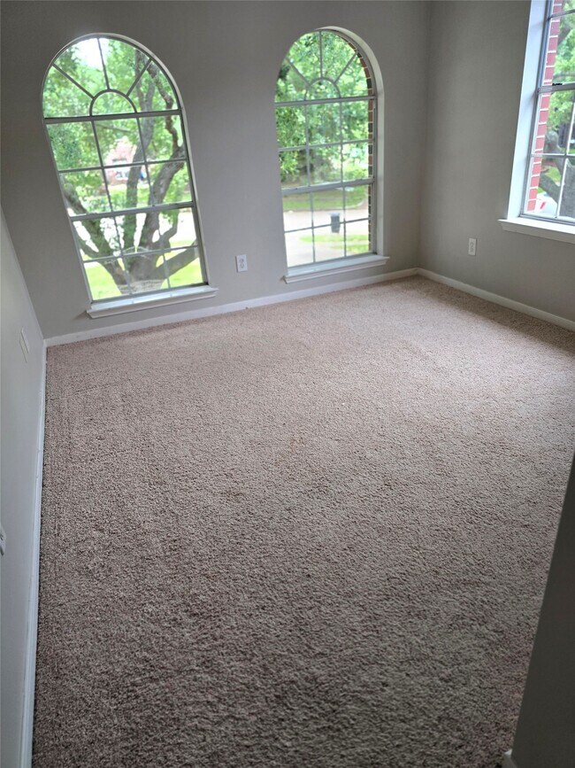 Building Photo - 12018 McKinney Falls Ln