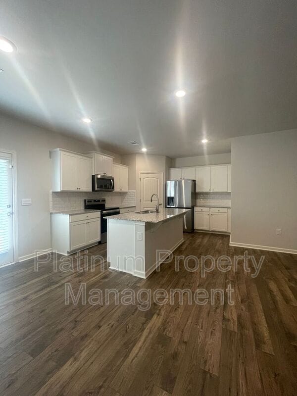 Building Photo - 551 Stoneybrook Dr