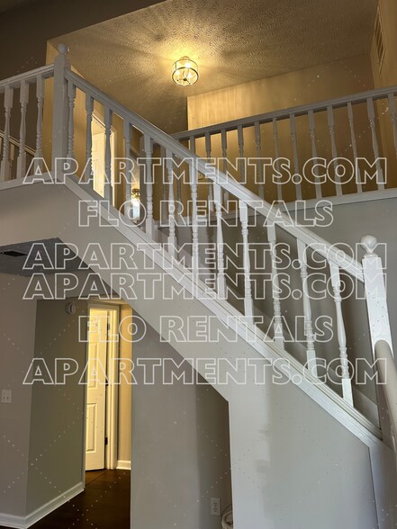 Building Photo - 6849 S Lakewood Ter