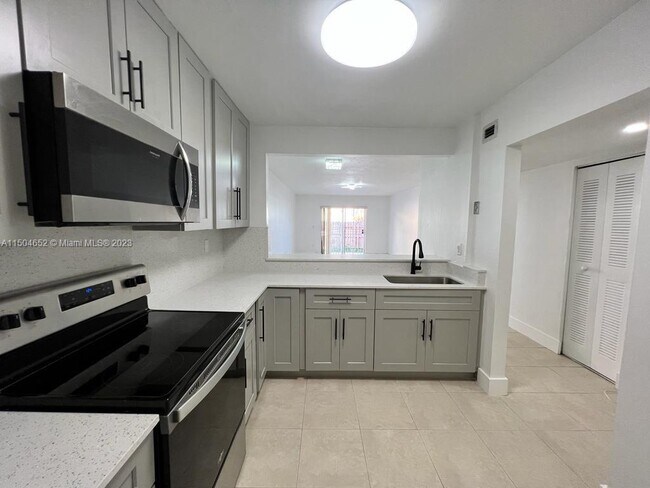 Building Photo - 810 SW 105th Ave
