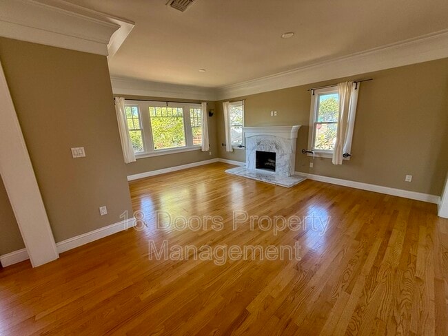 Building Photo - 2375 Montclair St