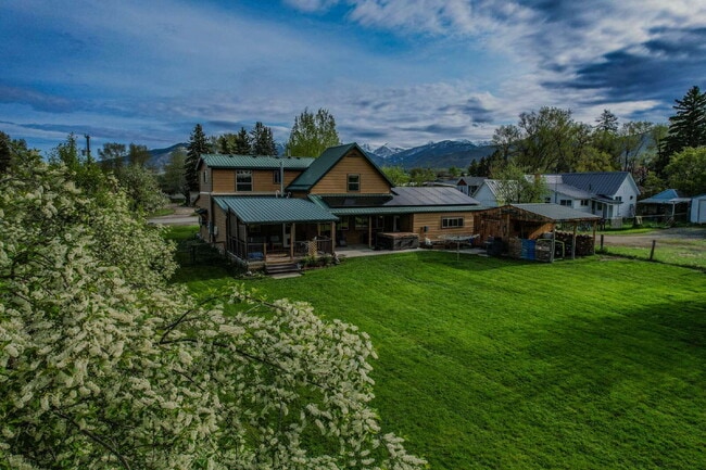 Building Photo - Spacious 4-Bedroom Home in the Heart of Sh...