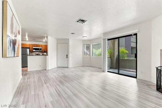 Building Photo - 5042 S Rainbow Blvd