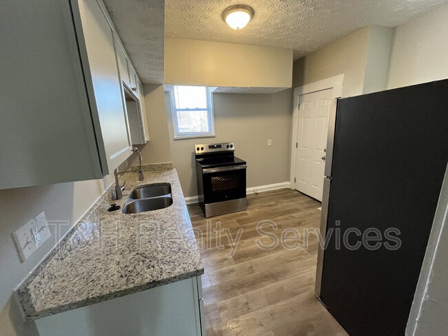 Building Photo - 514 E 33rd St