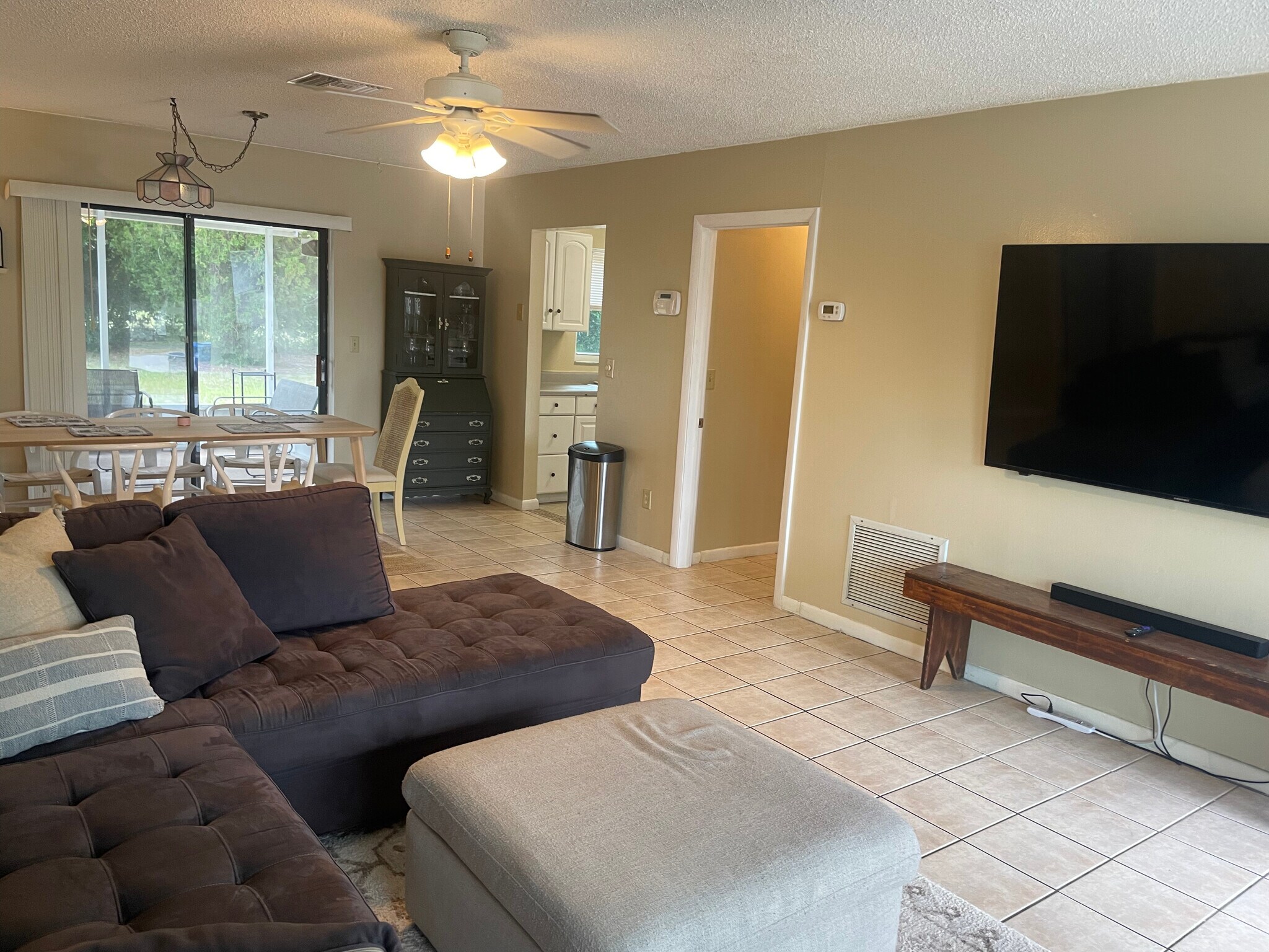Building Photo - 980 Manati Ave