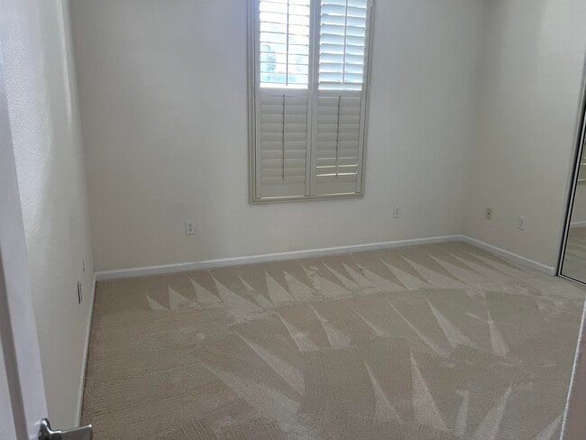 Building Photo - 1112 Park W Dr