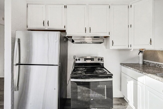 Building Photo - Beautiful 2 Bedroom 1 Bathroom house in Kansas City!