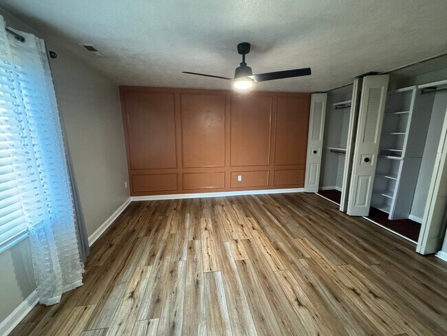 Building Photo - 261 Windsor Castle Dr