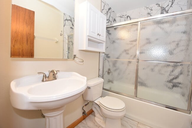 Building Photo - Lovely, 2 bedroom townhome in the Villages...