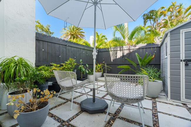 Building Photo - 1321 Bayview Dr