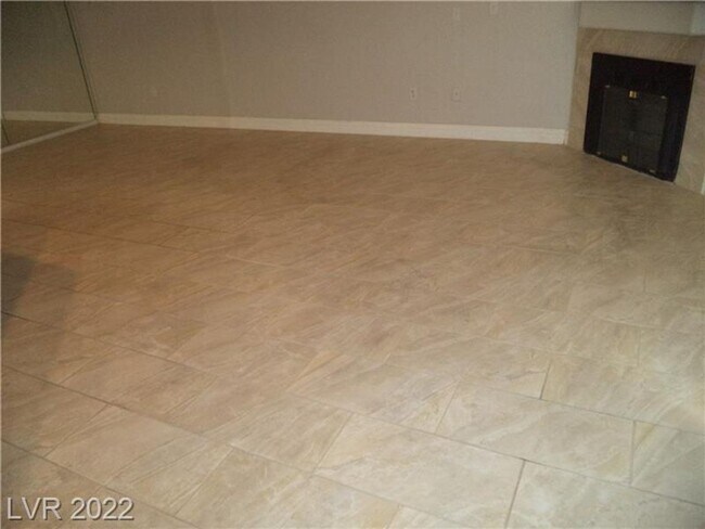 Building Photo - BEAUTIFUL FIRST FLOOR CONDO IN GATED COMMU...