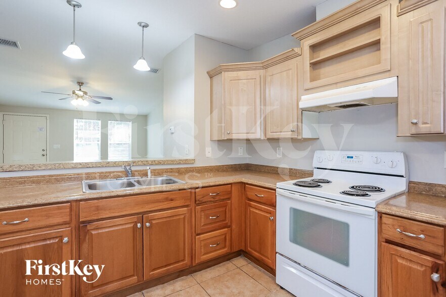 Building Photo - 805 35th Ave S